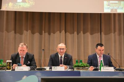 Posiedzenie Wojewódzkiej Rady Dialogu Społecznego, które zgromadziło przedstawicieli różnych sektorów, aby wspólnie omówić kluczowe wyzwania i możliwości dla województwa lubuskiego