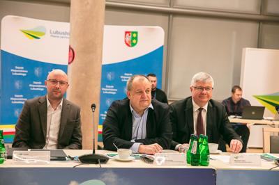 Posiedzenie Wojewódzkiej Rady Dialogu Społecznego, które zgromadziło przedstawicieli różnych sektorów, aby wspólnie omówić kluczowe wyzwania i możliwości dla województwa lubuskiego