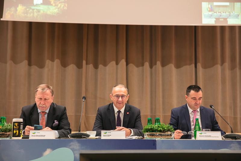 Posiedzenie Wojewódzkiej Rady Dialogu Społecznego, które zgromadziło przedstawicieli różnych sektorów, aby wspólnie omówić kluczowe wyzwania i możliwości dla województwa lubuskiego