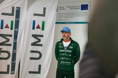 Krzysztof Fechner wrócił po niesamowitym wyczynie – jako pierwszy Europejczyk ukończył ultramaraton rowerowy w Indiach, zajmując drugie miejsce! Podczas powitalnej konferencji podzielił się emocjami z trasy, opowiadając o trudnościach, walce ze słabościami i zapierających dech w piersiach momentach.