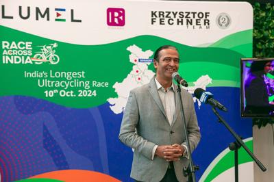 Krzysztof Fechner wrócił po niesamowitym wyczynie – jako pierwszy Europejczyk ukończył ultramaraton rowerowy w Indiach, zajmując drugie miejsce! Podczas powitalnej konferencji podzielił się emocjami z trasy, opowiadając o trudnościach, walce ze słabościami i zapierających dech w piersiach momentach.