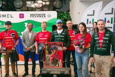 Krzysztof Fechner wrócił po niesamowitym wyczynie – jako pierwszy Europejczyk ukończył ultramaraton rowerowy w Indiach, zajmując drugie miejsce! Podczas powitalnej konferencji podzielił się emocjami z trasy, opowiadając o trudnościach, walce ze słabościami i zapierających dech w piersiach momentach.