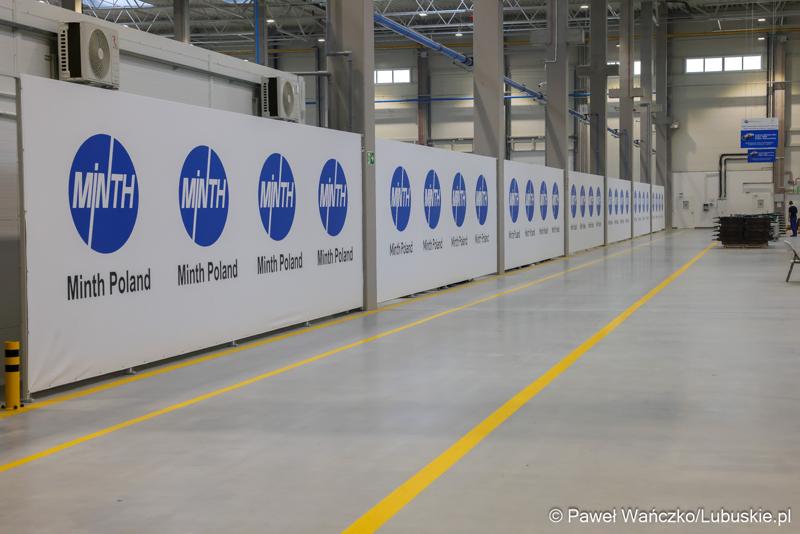 Wnętrze hali produkcyjnej firmy Minth w Wiechlicach koło Szprotawy