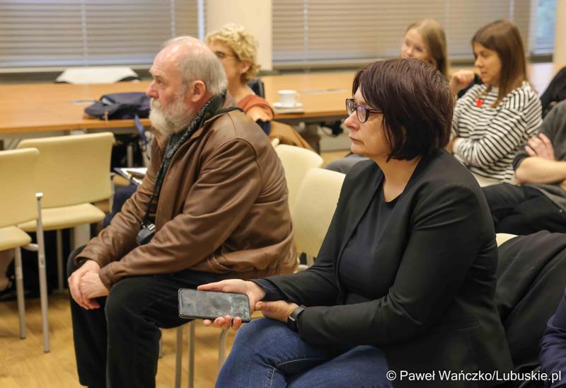 Uczestnicy konferencji prasowej, podczas której swa szpitale – Szpital Uniwersytecki w Zielonej Górze i Samodzielny Publiczny Zakład Opieki Zdrowotnej w Sulechowie – podpisały list intencyjny o współpracy.