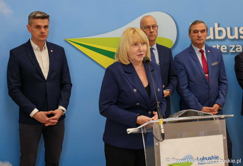 Uczestnicy konferencji prasowej, podczas której swa szpitale – Szpital Uniwersytecki w Zielonej Górze i Samodzielny Publiczny Zakład Opieki Zdrowotnej w Sulechowie – podpisały list intencyjny o współpracy.