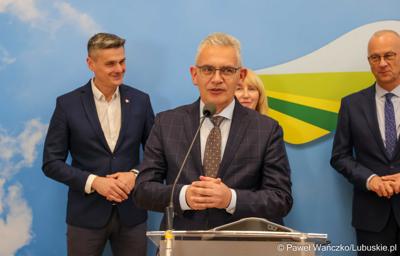 Uczestnicy konferencji prasowej, podczas której swa szpitale – Szpital Uniwersytecki w Zielonej Górze i Samodzielny Publiczny Zakład Opieki Zdrowotnej w Sulechowie – podpisały list intencyjny o współpracy.