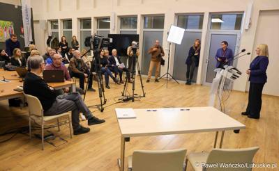 Uczestnicy konferencji prasowej, podczas której swa szpitale – Szpital Uniwersytecki w Zielonej Górze i Samodzielny Publiczny Zakład Opieki Zdrowotnej w Sulechowie – podpisały list intencyjny o współpracy.