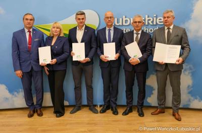Uczestnicy konferencji prasowej, podczas której swa szpitale – Szpital Uniwersytecki w Zielonej Górze i Samodzielny Publiczny Zakład Opieki Zdrowotnej w Sulechowie – podpisały list intencyjny o współpracy.