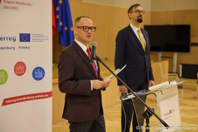 Uczestnicy szkolenia dla beneficjentów programu Interreg w Sali Kolumnowej Urzędu Marszałkowskiego Województwa Lubuskiego w Zielonej Górze
