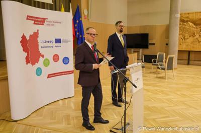 Uczestnicy szkolenia dla beneficjentów programu Interreg w Sali Kolumnowej Urzędu Marszałkowskiego Województwa Lubuskiego w Zielonej Górze
