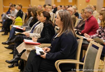 Uczestnicy szkolenia dla beneficjentów programu Interreg w Sali Kolumnowej Urzędu Marszałkowskiego Województwa Lubuskiego w Zielonej Górze
