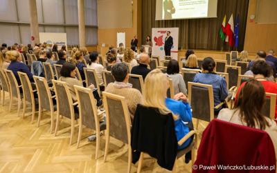 Uczestnicy szkolenia dla beneficjentów programu Interreg w Sali Kolumnowej Urzędu Marszałkowskiego Województwa Lubuskiego w Zielonej Górze
