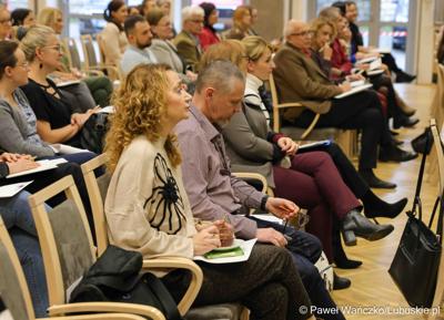 Uczestnicy szkolenia dla beneficjentów programu Interreg w Sali Kolumnowej Urzędu Marszałkowskiego Województwa Lubuskiego w Zielonej Górze
