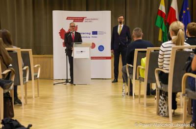 Uczestnicy szkolenia dla beneficjentów programu Interreg w Sali Kolumnowej Urzędu Marszałkowskiego Województwa Lubuskiego w Zielonej Górze
