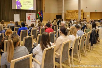 Uczestnicy szkolenia dla beneficjentów programu Interreg w Sali Kolumnowej Urzędu Marszałkowskiego Województwa Lubuskiego w Zielonej Górze
