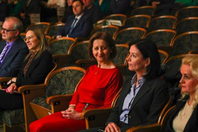 W wyjątkowej atmosferze uhonorowano najlepszych absolwentów Uniwersytetu Zielonogórskiego. Nagrody, emocje i duma 