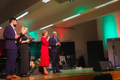 W wyjątkowej atmosferze uhonorowano najlepszych absolwentów Uniwersytetu Zielonogórskiego. Nagrody, emocje i duma 