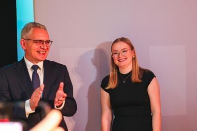 W wyjątkowej atmosferze uhonorowano najlepszych absolwentów Uniwersytetu Zielonogórskiego. Nagrody, emocje i duma 