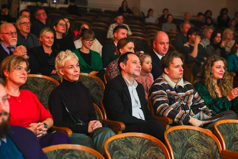 W wyjątkowej atmosferze uhonorowano najlepszych absolwentów Uniwersytetu Zielonogórskiego. Nagrody, emocje i duma