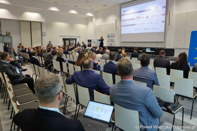 Uczestnicy Międzynarodowej Konferencji – Hydrogen Mixer 2024 w Parku Technologii Kosmicznych w Nowym Kisielinie