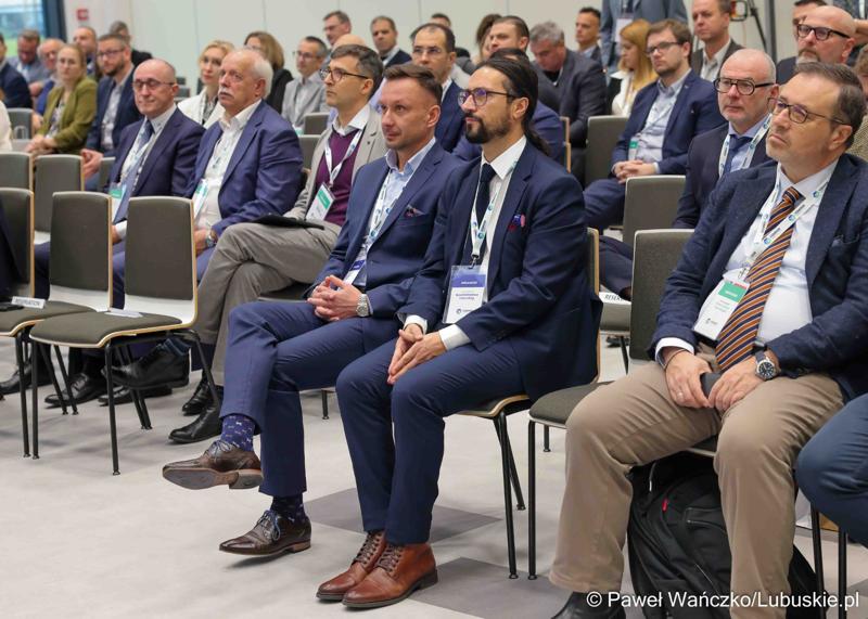 Uczestnicy Międzynarodowej Konferencji – Hydrogen Mixer 2024 w Parku Technologii Kosmicznych w Nowym Kisielinie