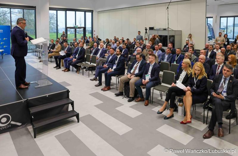 Uczestnicy Międzynarodowej Konferencji – Hydrogen Mixer 2024 w Parku Technologii Kosmicznych w Nowym Kisielinie