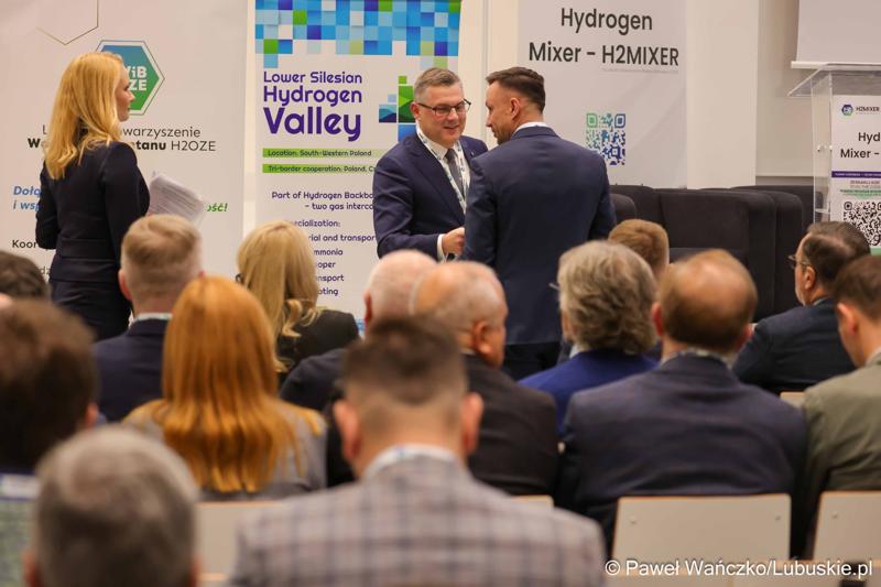 Uczestnicy Międzynarodowej Konferencji – Hydrogen Mixer 2024 w Parku Technologii Kosmicznych w Nowym Kisielinie