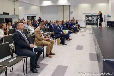 Uczestnicy Międzynarodowej Konferencji – Hydrogen Mixer 2024 w Parku Technologii Kosmicznych w Nowym Kisielinie 