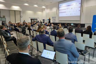 Uczestnicy Międzynarodowej Konferencji – Hydrogen Mixer 2024 w Parku Technologii Kosmicznych w Nowym Kisielinie 