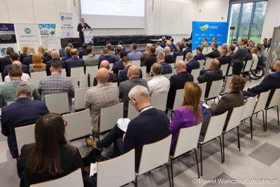 Uczestnicy Międzynarodowej Konferencji – Hydrogen Mixer 2024 w Parku Technologii Kosmicznych w Nowym Kisielinie 
