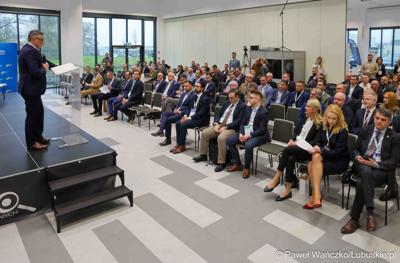 Uczestnicy Międzynarodowej Konferencji – Hydrogen Mixer 2024 w Parku Technologii Kosmicznych w Nowym Kisielinie 