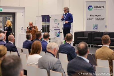 Uczestnicy Międzynarodowej Konferencji – Hydrogen Mixer 2024 w Parku Technologii Kosmicznych w Nowym Kisielinie 