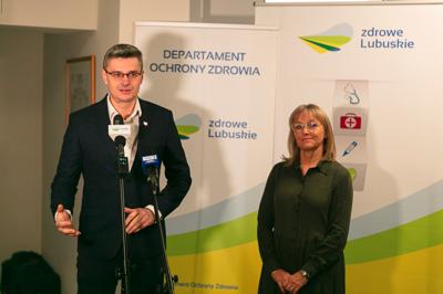 19 listopada 2024 r. czerwony krwiobus znów zaparkował przed Urzędem Marszałkowskim w Zielonej Górze. To już trzecia zbiórka w tym roku, która przypomina, jak ważne jest oddawanie krwi. Dziękujemy honorowym dawcom i wszystkim, którzy przyłączyli się do tej szczytnej akcji! ❤️