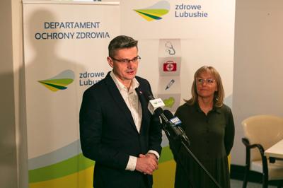 19 listopada 2024 r. czerwony krwiobus znów zaparkował przed Urzędem Marszałkowskim w Zielonej Górze. To już trzecia zbiórka w tym roku, która przypomina, jak ważne jest oddawanie krwi. Dziękujemy honorowym dawcom i wszystkim, którzy przyłączyli się do tej szczytnej akcji! ❤️