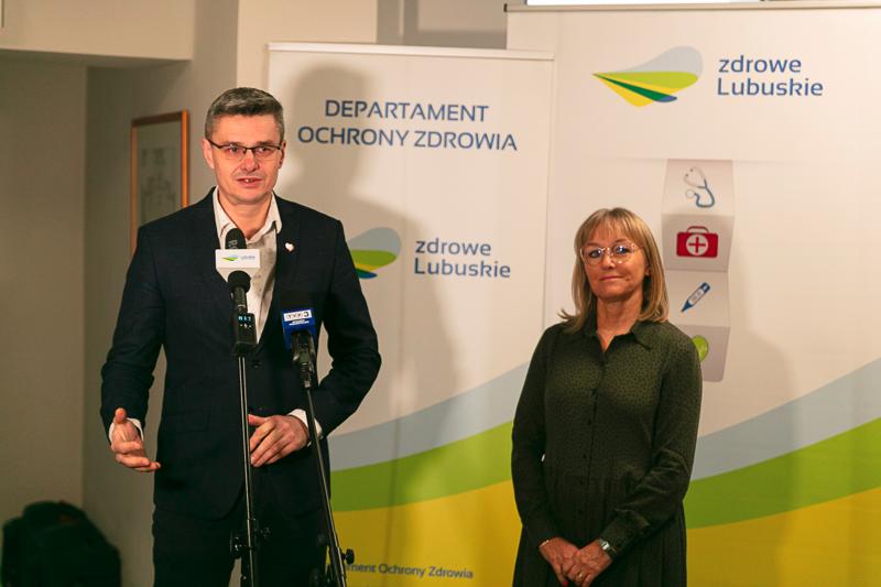 19 listopada 2024 r. czerwony krwiobus znów zaparkował przed Urzędem Marszałkowskim w Zielonej Górze. To już trzecia zbiórka w tym roku, która przypomina, jak ważne jest oddawanie krwi. Dziękujemy honorowym dawcom i wszystkim, którzy przyłączyli się do tej szczytnej akcji! ❤️