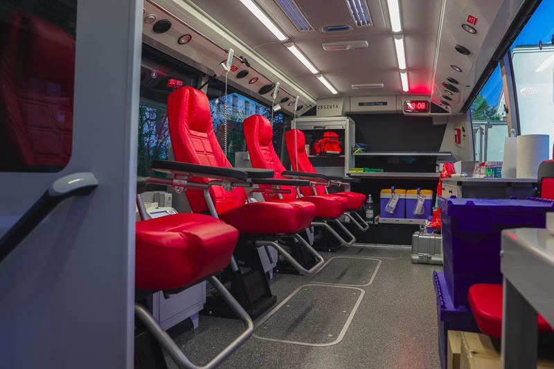19 listopada 2024 r. czerwony krwiobus znów zaparkował przed Urzędem Marszałkowskim w Zielonej Górze. To już trzecia zbiórka w tym roku, która przypomina, jak ważne jest oddawanie krwi. Dziękujemy honorowym dawcom i wszystkim, którzy przyłączyli się do tej szczytnej akcji! ❤️