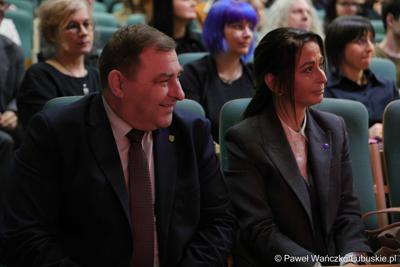 Dzień Równości na Uniwersytecie Zielonogórskim. Na zdjęciu uroczystość rozdania nagród w konkursie pt. „Bez różnicy płci”.  