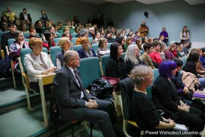 Dzień Równości na Uniwersytecie Zielonogórskim. Na zdjęciu uroczystość rozdania nagród w konkursie pt. „Bez różnicy płci”.  