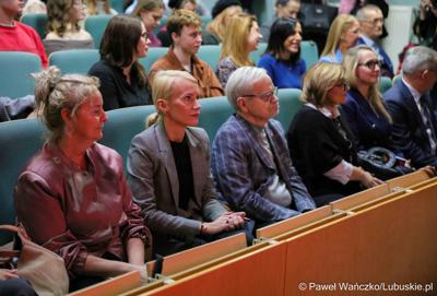 Dzień Równości na Uniwersytecie Zielonogórskim. Na zdjęciu uroczystość rozdania nagród w konkursie pt. „Bez różnicy płci”.  