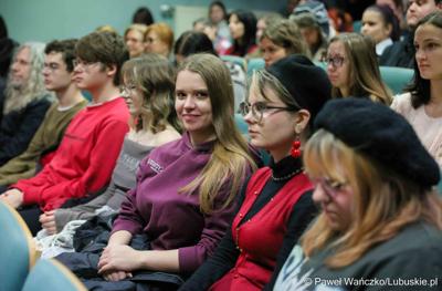 Dzień Równości na Uniwersytecie Zielonogórskim. Na zdjęciu uroczystość rozdania nagród w konkursie pt. „Bez różnicy płci”.  