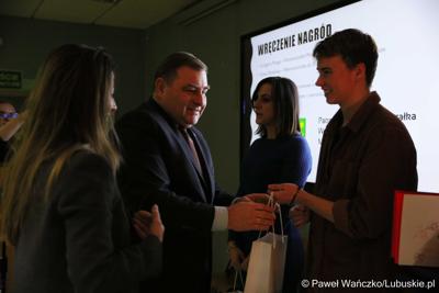 Dzień Równości na Uniwersytecie Zielonogórskim. Na zdjęciu uroczystość rozdania nagród w konkursie pt. „Bez różnicy płci”.  