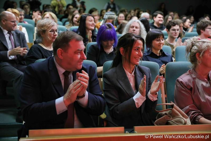 Dzień Równości na Uniwersytecie Zielonogórskim. Na zdjęciu uroczystość rozdania nagród w konkursie pt. „Bez różnicy płci”.