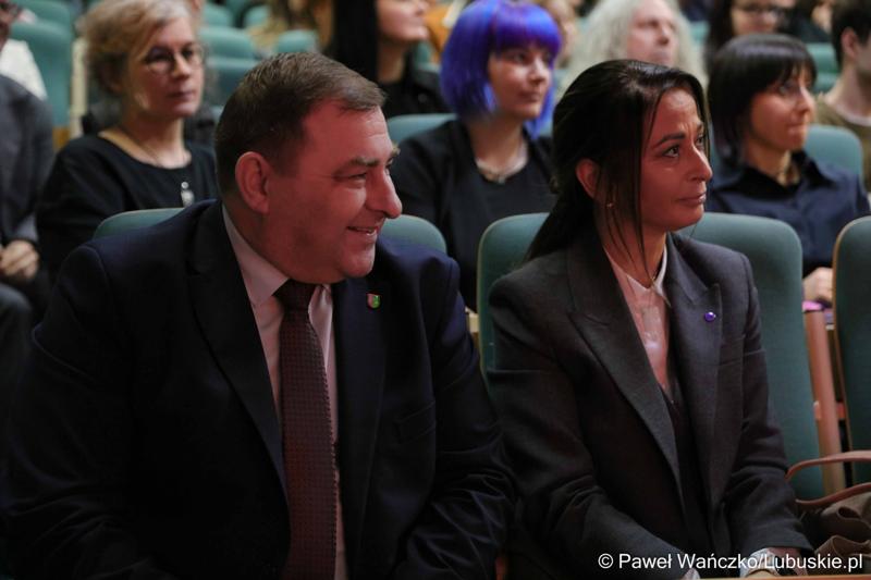Dzień Równości na Uniwersytecie Zielonogórskim. Na zdjęciu uroczystość rozdania nagród w konkursie pt. „Bez różnicy płci”.