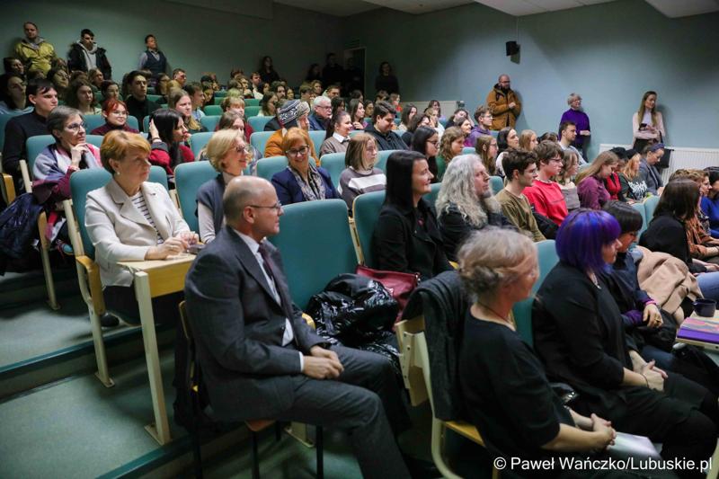 Dzień Równości na Uniwersytecie Zielonogórskim. Na zdjęciu uroczystość rozdania nagród w konkursie pt. „Bez różnicy płci”.