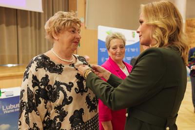 Barbara Kucharska, Danuta Majewska i Franciszek Wołowicz podczas listopadowej sesji Sejmiku Województwa Lubuskiego zostali wyróżnieni "Odznakami Honorowymi za Zasługi dla Województwa Lubuskiego"