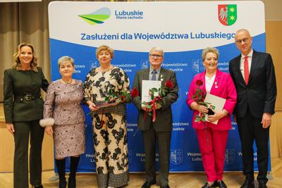 Barbara Kucharska, Danuta Majewska i Franciszek Wołowicz podczas listopadowej sesji Sejmiku Województwa Lubuskiego zostali wyróżnieni "Odznakami Honorowymi za Zasługi dla Województwa Lubuskiego"