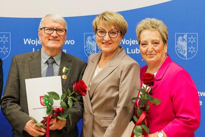 Barbara Kucharska, Danuta Majewska i Franciszek Wołowicz podczas listopadowej sesji Sejmiku Województwa Lubuskiego zostali wyróżnieni "Odznakami Honorowymi za Zasługi dla Województwa Lubuskiego"