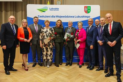 Barbara Kucharska, Danuta Majewska i Franciszek Wołowicz podczas listopadowej sesji Sejmiku Województwa Lubuskiego zostali wyróżnieni "Odznakami Honorowymi za Zasługi dla Województwa Lubuskiego"