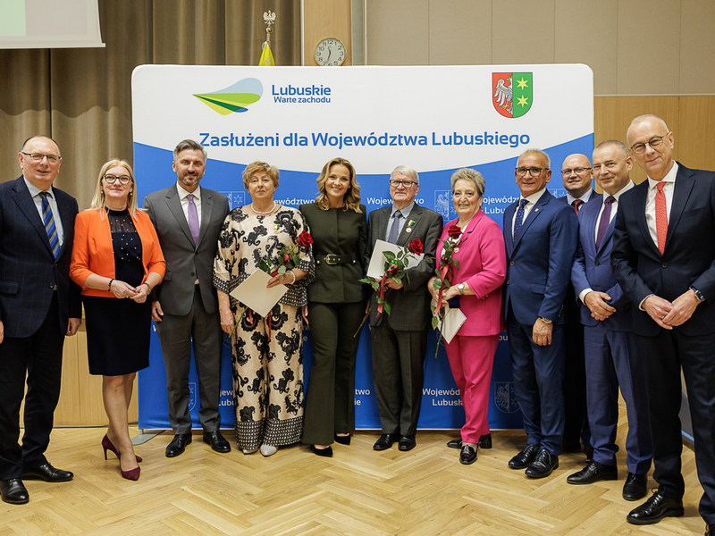 Barbara Kucharska, Danuta Majewska i Franciszek Wołowicz podczas listopadowej sesji Sejmiku Województwa Lubuskiego zostali wyróżnieni "Odznakami Honorowymi za Zasługi dla Województwa Lubuskiego"