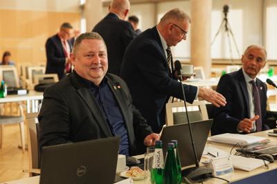 W poniedziałek, 25 listopada 2024 r.  w Sali Kolumnowej w urzędzie marszałkowskim w Zielonej Górze odbyła się V Sesja Sejmiku Województwa Lubuskiego. 